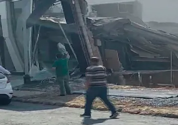 Son dakika: İstanbul İkitelli'de bina çöktü! A Haber gelişmeleri canlı yayından aktardı