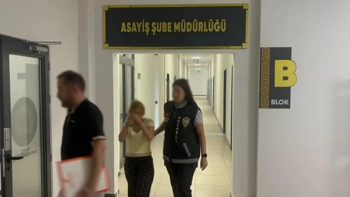 kocaelide-evden-ziynet-calan-hirsizlara-polis-operasyonu-suc-makinesi-ciktilar-1757342420928.jpeg Fotoğraf (İHA)