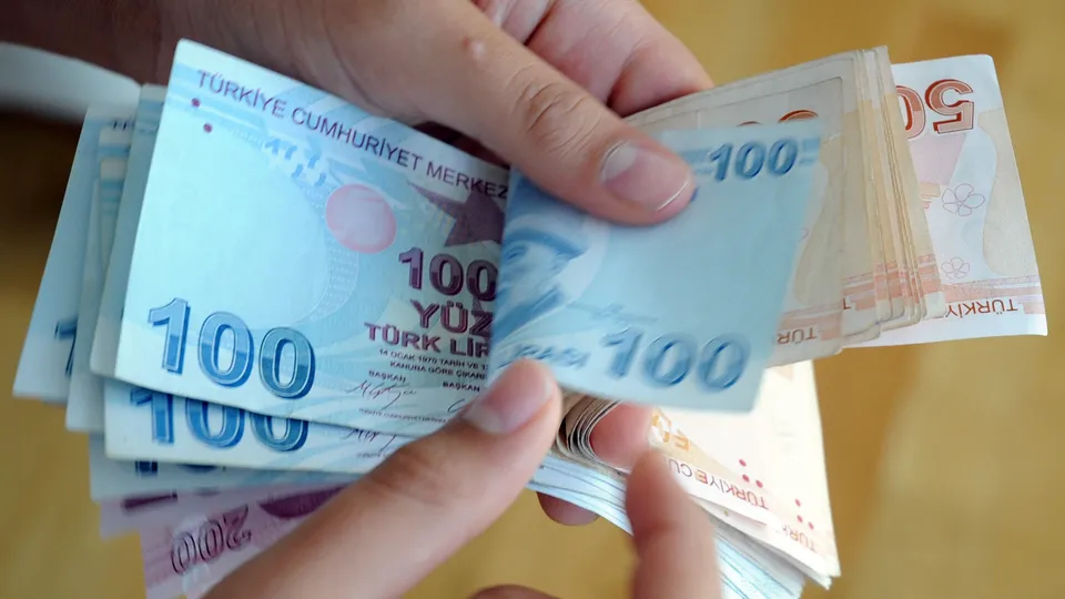 İkramiye için tarihe dikkat! Yeni emekli ve EYT’liler de zamlı bayram ikramiyesinden yararlanacak mı?