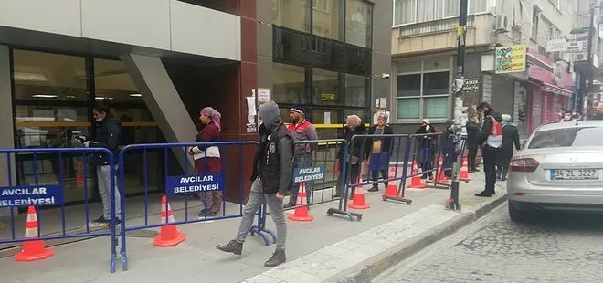 İstanbul Avcılar’da sosyal mesafe örneği! Vatandaşlar bu kez uyarılara uydu