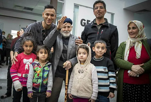 Aile ve Sosyal Hizmetler Bakanlığı: Josef de Souza’nın depremzede çocuğu evlat edindiği iddiası yalan