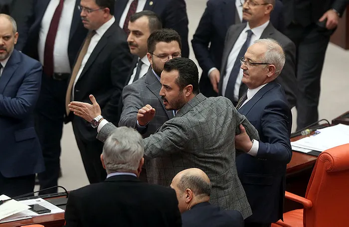 hdpli-mensur-isiktan-mecliste-skandal-sozler-vekiller-ayaklandi-1581657644025.jpg HDP'li Mensur Işık'tan Meclis'te skandal sözler! Vekiller ayaklandı - 2