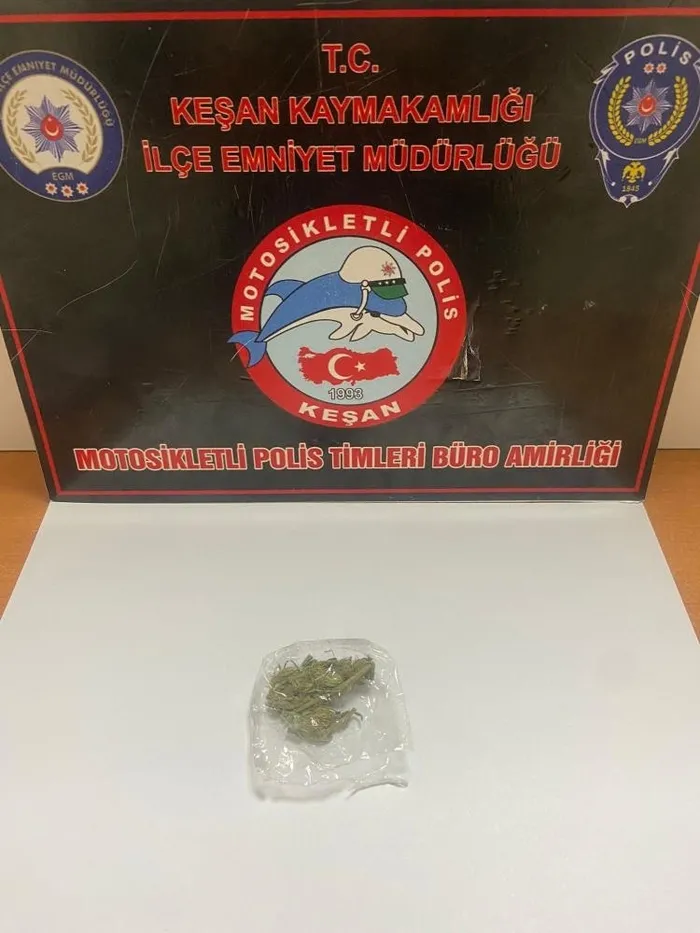 kesanda-uyusturucuyla-yakalanan-sahis-gozaltina-alindi-1760111175093.jpeg FOTOĞRAF (İHA)