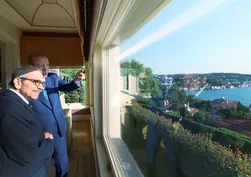 Başkan Erdoğan'dan Lübnan Başbakanı Selam'a anlamlı hediye! Dedesinin Osmanlı Meclisi anılarını takdim etti