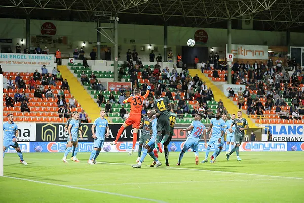 Alanyaspor - Kayserispor maçında tam 9 gol! Alanyaspor rahat kazandı