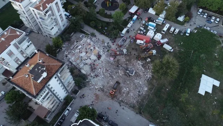 Depremin merkez üssünde dikkat çeken kare!