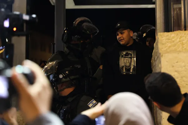 İsrail’den skandal uygulama! 12-40 yaş aradı Filistinli erkeklere Mescid-i Aksa’da cuma namazı yasağı