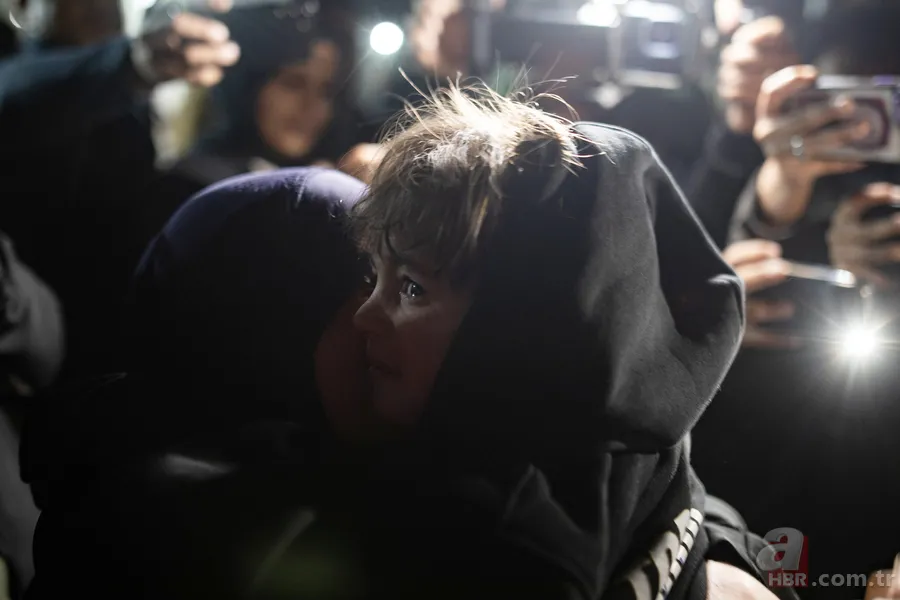 Sınır kapısı açıldı: Refah'tan Gazze'ye dönüş! 12 Filistinli ailesine kavuştu 4