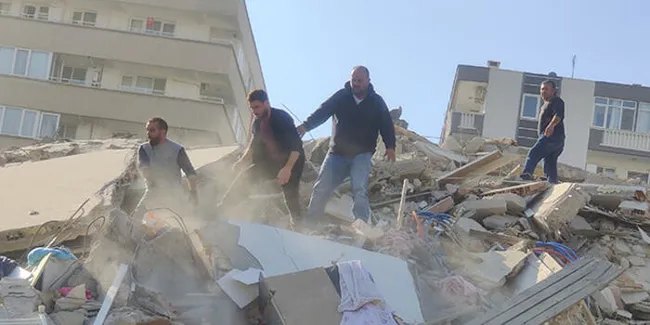 İzmir’de 6,6 büyüklüğünde deprem: İstanbul ve birçok ilden hissedildi