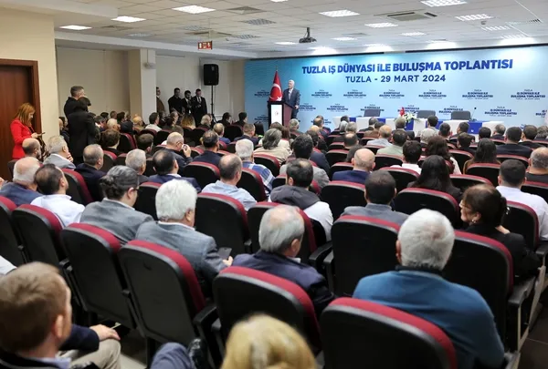 ticaret-bakani-omer-bolat-tuzlada-is-dunyasi-ile-bir-araya-geldi-ulkemizin-gelecegi-icin-calismaya-devam-edece-1711734166143.jpg Ticaret Bakanı Ömer Bolat Tuzla'da iş dünyası ile bir araya geldi: Ülkemizin geleceği için çalışmaya devam edeceğiz - 1