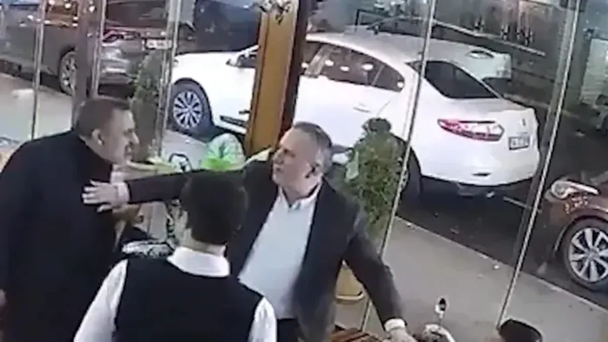 Beylikdüzü'nde CHP'li meclis üyesinin kovulduğu restorana silahlı saldırı