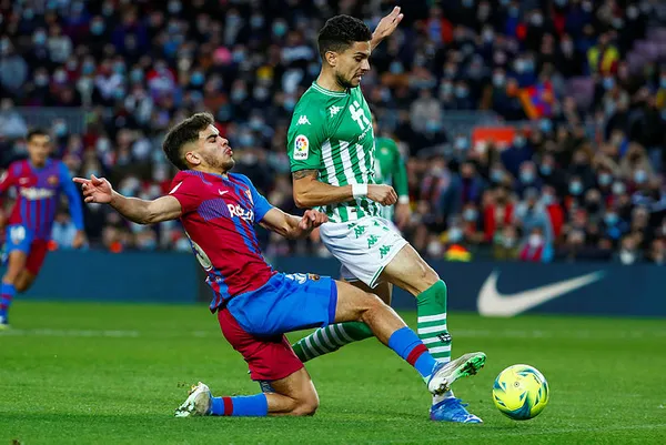 Son dakika: Marc Bartra Trabzonspor için Türkiye’ye geliyor