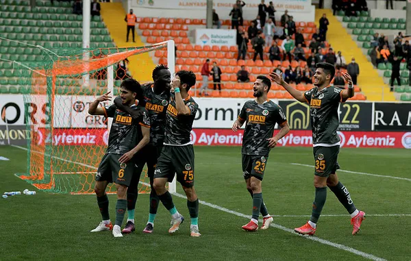 alanyaspor-5-konyaspor-1-mac-sonucu-alanyaspor-gol-oldu-yagdi-1645974238316.jpg Alanyaspor: 5 - Konyaspor: 1 MAÇ SONUCU | Alanyaspor gol oldu yağdı - 1