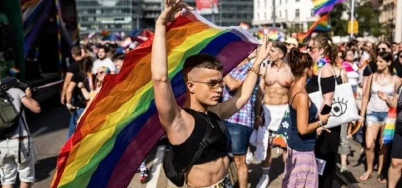 Büyük Aile Platformu TBMM’ye dilekçe verdi! LGBT terörünün sonlanması için 150 bin ıslak imza…
