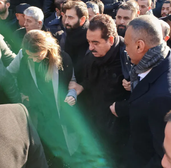 İbrahim Tatlıses annesini son yolculuğuna uğurladı - 2