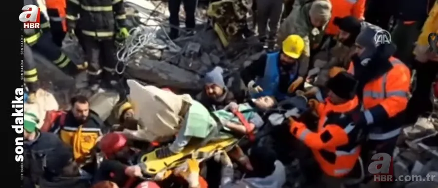 Deprem felaketinden saatler sonra yeni mucizeler! Annenin sözleri yürekleri dağladı! Duvardaki o yazı... 6