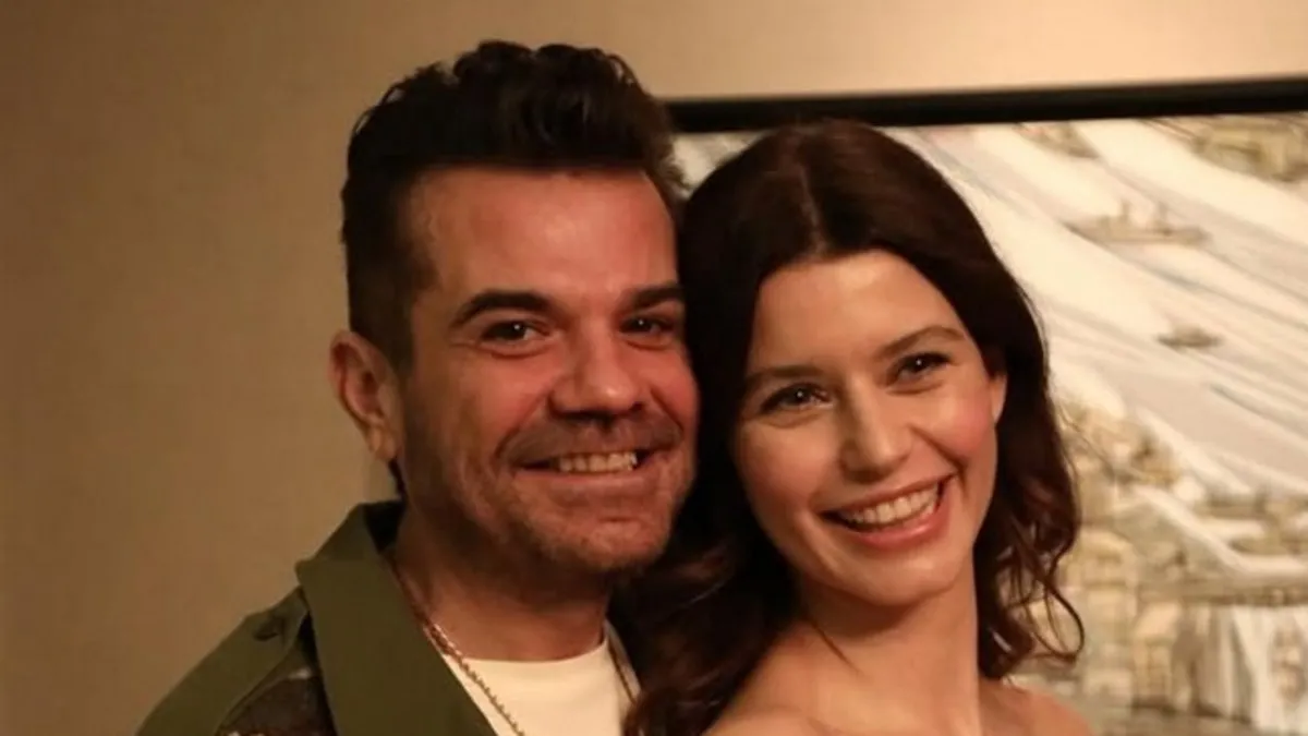 Düşman çatlattılar: Beren Saat ve Kenan Doğulu'dan 11. yıla özel kutlama