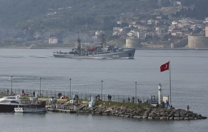 Son dakika: Rus savaş gemisi İstanbul Boğazı'ndan geçti - 3