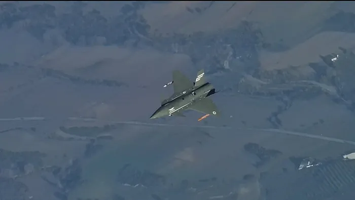 Kızılelma'dan F-16'ya tam isabetle atış! Kritik tesl tarihi başarı - 1