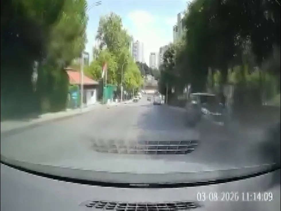 Faciaya ramak kala! Başakşehir'de kayan aracı son anda durdurduğu anlar kamerada - 2