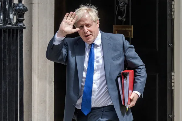 İngiltere Başbakanı Boris Johnson istifa etti!