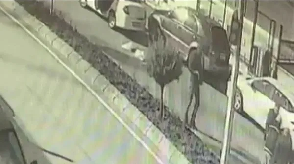 1705332186396.jpeg Motosikletli gasp: Çarptılar, kışkırttılar ve 500 bin lirayı cebe indirdiler! İşte o anlar - 2