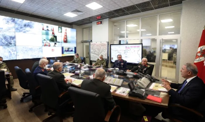 Bakan Akar Pençe-Kilit’e katılan komutanlarla görüştü
