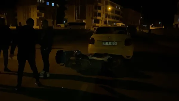 motosiklet-ticari-taksi-ile-carpisti-1-yarali-1712867523088.jpg Motosiklet ticari taksi ile çarpıştı: 1 yaralı - 3
