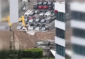 İstanbul'da lüks araçlar suya gömüldü