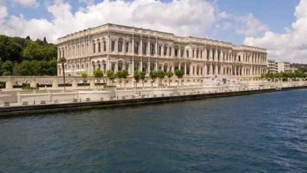 Çırağan Sarayı’nda yangın mı çıktı, neden çıktı? Son durum ne? Ne kadar hasar aldı? ÇIRAĞAN SARAYI YANGIN son dakika