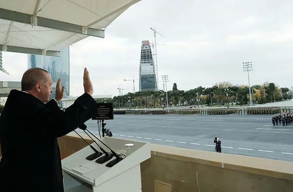 Son dakika: Başkan Erdoğan Azerbaycan dönüşü uçakta soruları yanıtladı