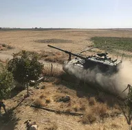 Barış Pınarı Harekatında tanklar tozu dumana kattı!