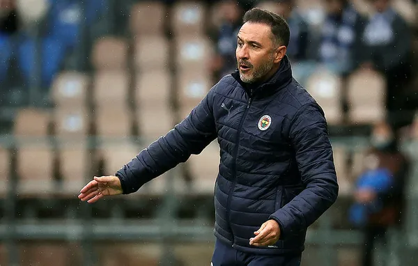 fenerbahce-teknik-direktoru-pereiradan-frankfurt-maci-oncesi-mesut-ozil-aciklamasi-1631725499021.jpg Fenerbahçe Teknik Direktörü Pereira'dan Frankfurt maçı öncesi Mesut Özil açıklaması - 2