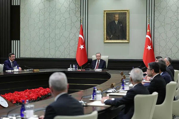 1701782151690.jpg Kabine Toplantısı başladı! Asgari ücret, enflasyon, Gazze ve Atina ziyareti masada... - 1