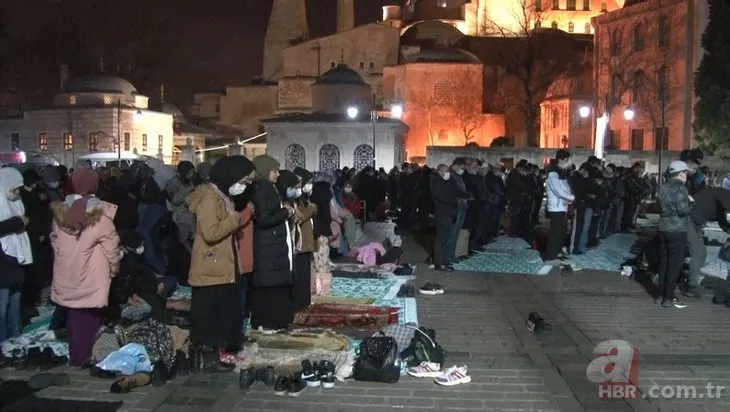 Yılın ilk sabahı akın ettiler! Ayasofya Camii doldu taştı