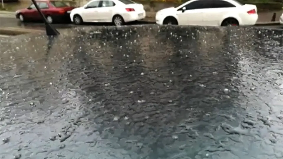 Son dakika: İstanbul’da dolu yağışı etkili oldu |Video
