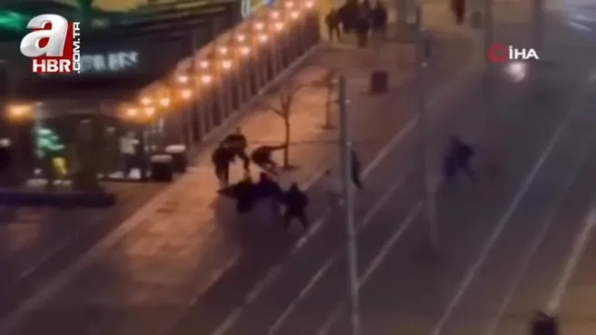 Eskişehir’de sokak ortasında bıçaklı kavga kamerada