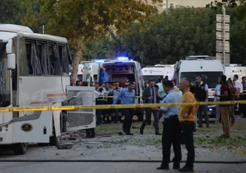 Mersin'de polis servisine bombalı saldırı