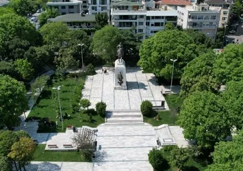 İBB'den skandal! Koruma altına almıştı | Tarihi caminin üzerine heykel