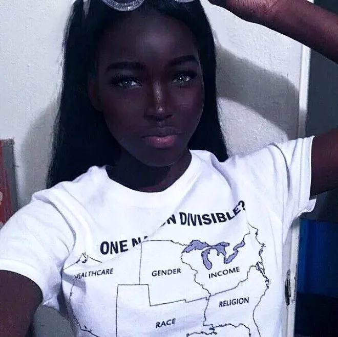 Gören oyun karakteri sandı! Gözlerinin rengi hayran bıraktı