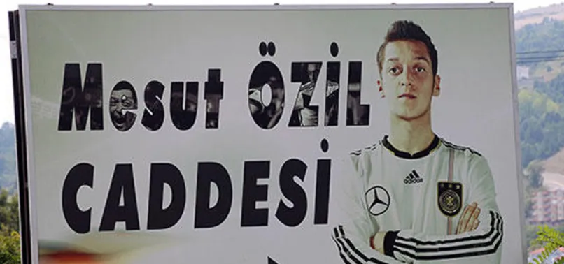 Mesut Özil'in o fotoğrafı değiştiriliyor