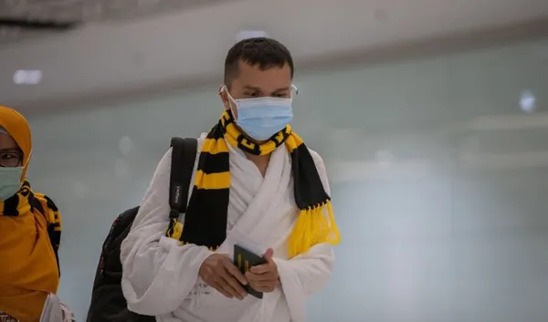 Umre ziyaretleri 8 ay sonra yeniden başladı: İlk kafile Cidde’ye vardı