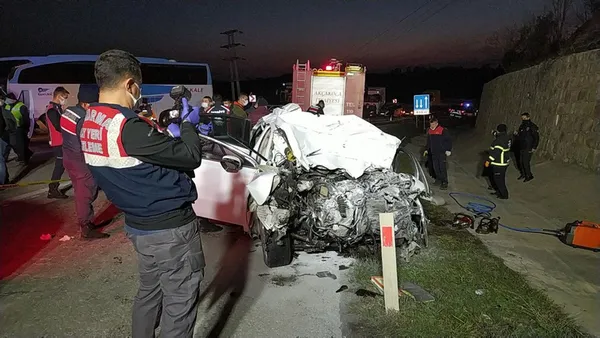1616875417501.jpg Düzce'de feci kaza! 3 kişi öldü 11 kişi yaralandı - 9