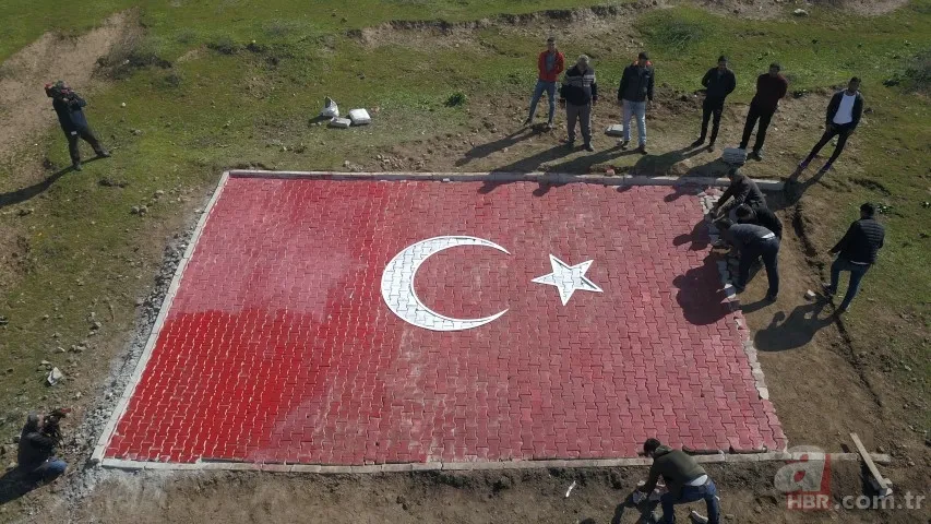 Suriye sınırına dev Türk bayrağı yapıldı 4
