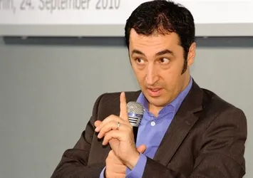 Cem Özdemir'e büyük şok! İhraç edildi
