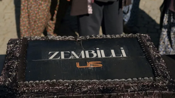 atvnin-yeni-dizisi-zembilli-sete-cikti-pasta-surprizi-1732435177163.jpg atv’nin yeni dizisi "Zembilli" sete çıktı! Yörük kasabası sürükleyici hikaye