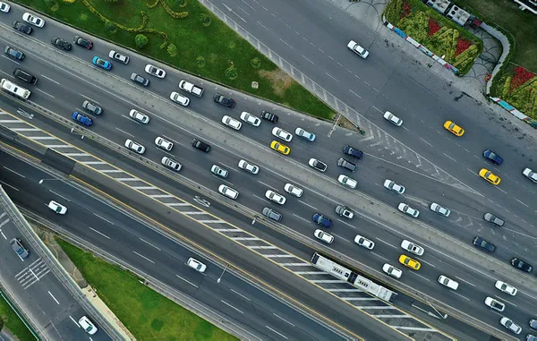 İstanbul’da trafik çilesi! D-100 Karayolu ve TEM’de trafik durma noktasına geldi