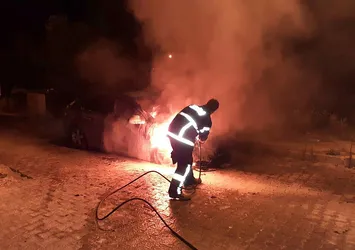 Park halindeki aracı küle döndü şoke oldu!