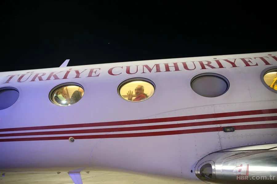 Cumhurbaşkanlığı uçağı depremzedeler için havalandı 15