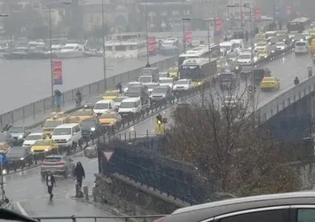 İBB Başkanı İmamoğlu'nun 'hizmet' anlayışı bir kez daha sınıfta kaldı! Otobüs arızalarına bir yenisi daha eklendi: Vatandaş mağdur oldu